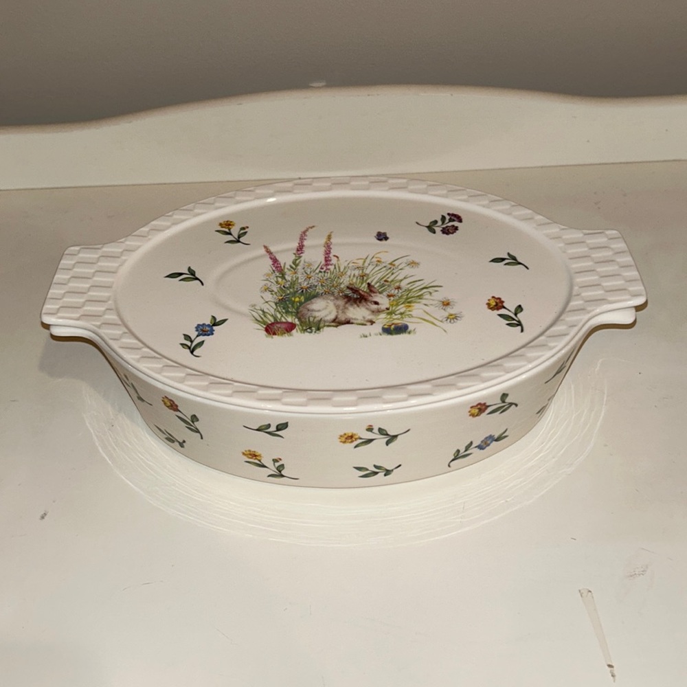 Porcelain Easter Oval Casserole Dish w/Cover